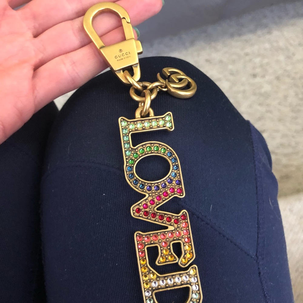 HOLDING FOR TRADE Gucci Loved